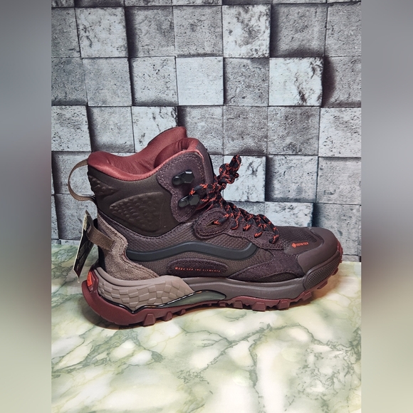 VANS Crestline GORE-TEX Bitter Chocolate Brown Boots Men\'s Sz 5 Women\'s Sz 6.5 .